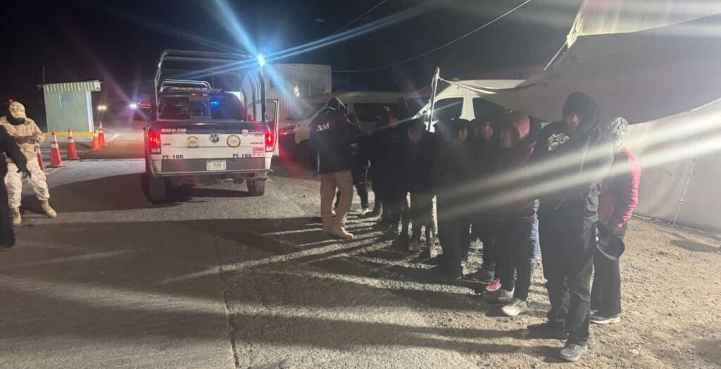 Rescata Policía del Estado a grupo de 17 migrantes en Ciudad Juárez