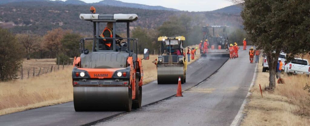 Trabaja SCOP en rehabilitación de tramos carreteros en Cuauhtémoc para mejorar la movilidad de miles de usuarios