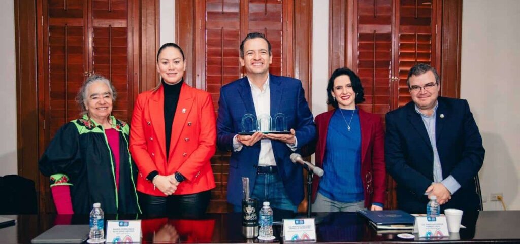 Recibe alcalde galardón otorgado por Asociación de Ciudades Capitales de México por el programa iCREA