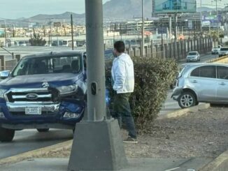 Choque entre dos vehículos en el Juventud desquicia el tráfico