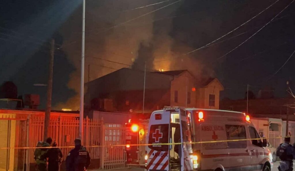 Explosión por fuga de gas desata incendio en vivienda; joven sufre lesiones graves