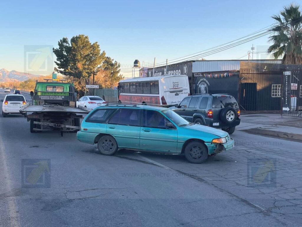 Se registra choque entre urbano y particular en la Fuerza Aérea