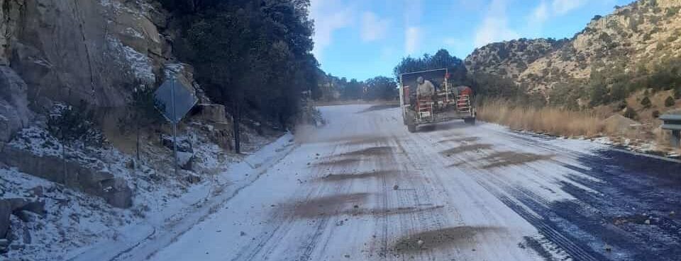 Actualizan tramos carreteros cerrados; cae nevada en 21 municipios
