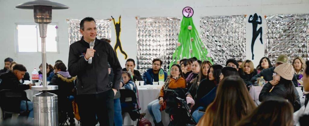 Festeja Alcalde Día de Reyes con familias de Punta Oriente y aledañas