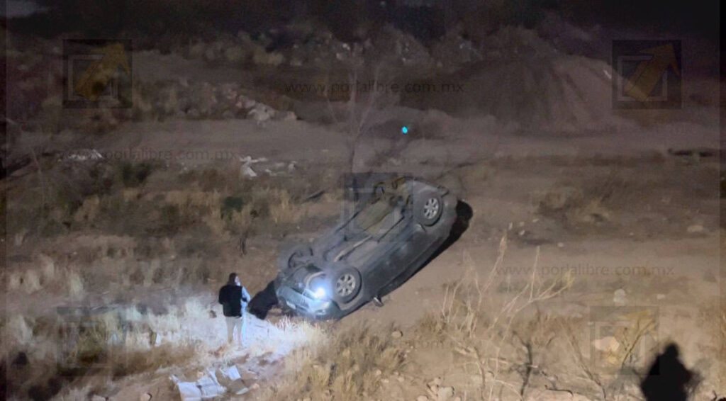  Pierde el control en curva y cae a un barranco en la carretera a Aldama
