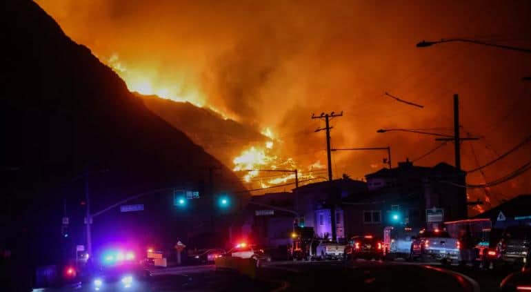 Declaran emergencia en Los Ángeles por incendios forestales; evacúan a más de 30 mil personas