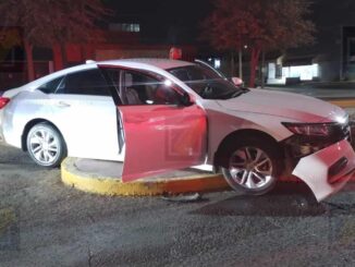 Ebrio provoca dos choques en el Ortiz Mena; un motociclista herido