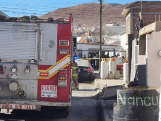 Explosión por acumulación de gas deja a un adulto mayor lesionado y afecta 10 viviendas