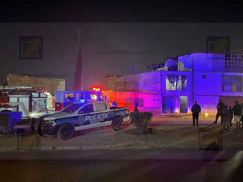Incendio en casa habitación por quema de cobre deja daños materiales