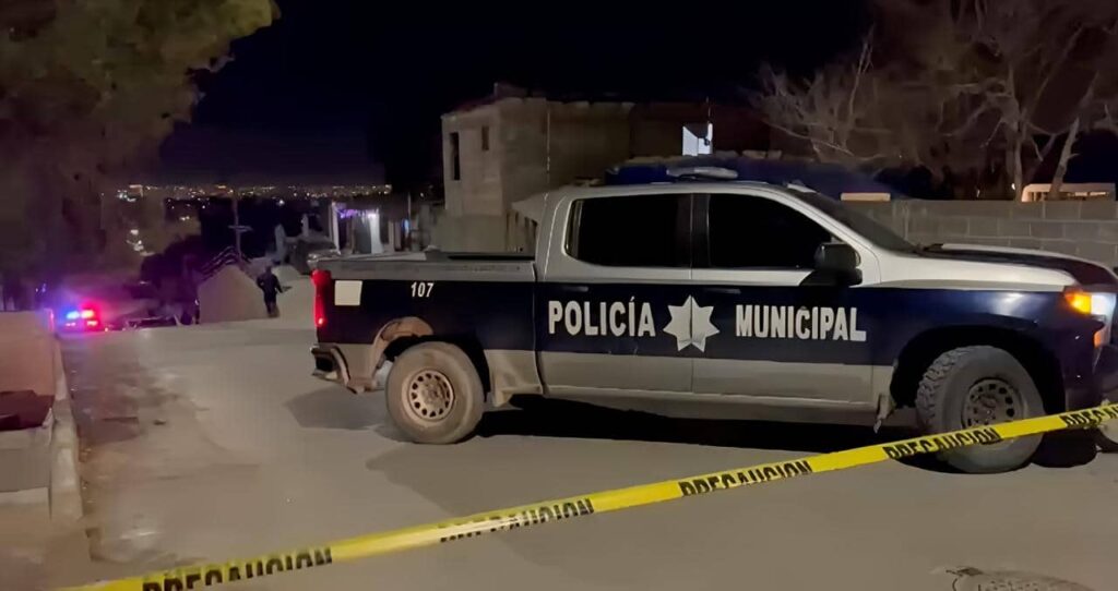 Ejecutan a pareja dentro de un automóvil en la colonia Plutarco Elías Calles