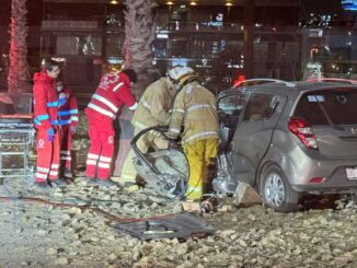 Accidente en el Periférico de la Juventud deja conductor gravemente lesionado