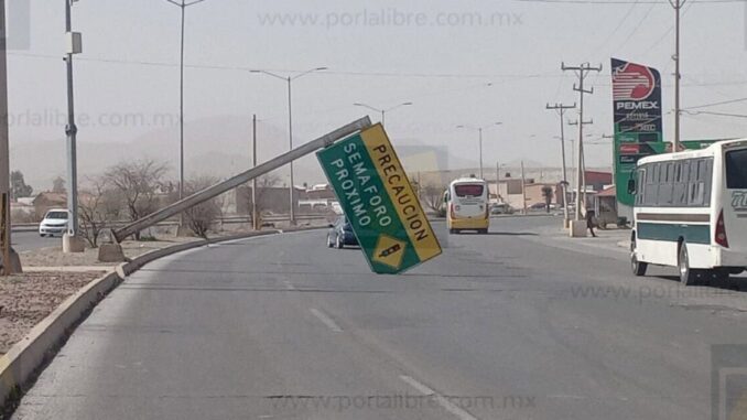 fuertes-vientos-derriban-bandera-vial-en-el-periferico-r-almada.jpeg Fuertes vientos derriban bandera vial en el periférico R. Almada