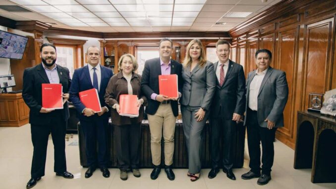 firma-alcalde-convenio-con-santander-para-credito-que-se-usara-en-obra-publica.jpeg Firma Alcalde convenio con Santander para crédito que se usará en obra pública