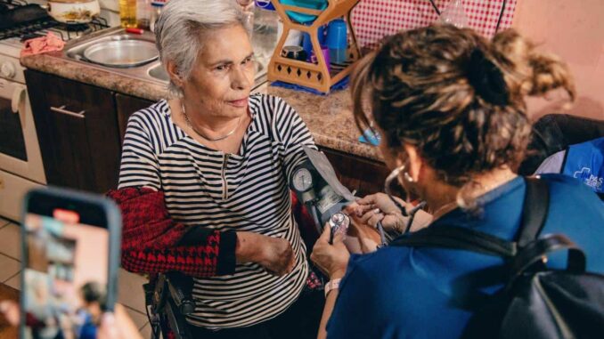 promueve-alcalde-bonilla-servicios-de-salud-del-impas-en-la-colonia-punta-oriente.jpeg Promueve alcalde Bonilla servicios de salud del IMPAS en la colonia Punta Oriente