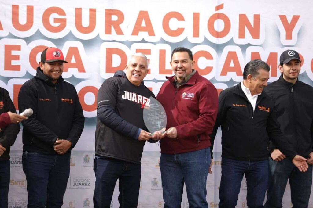 Entregan campo de Softball al SNTE 8