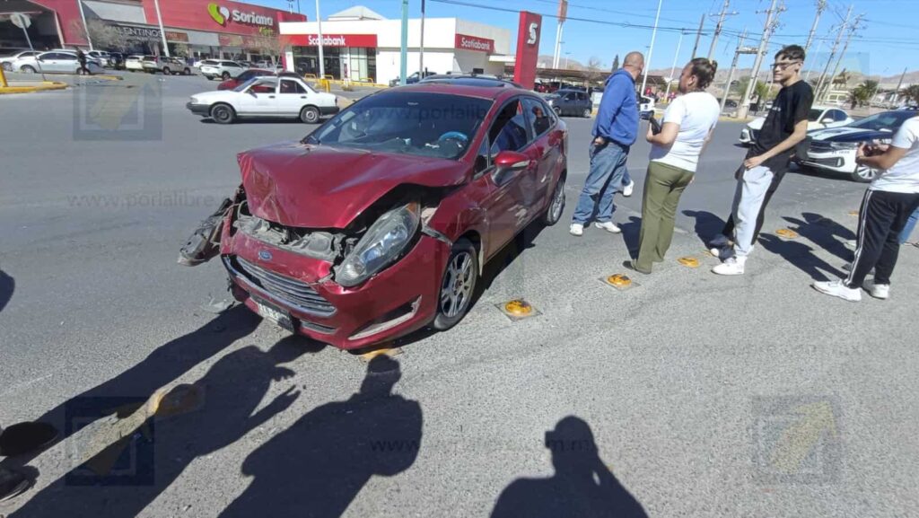 Choque en la avenida Homero deja una abuelita lesionada