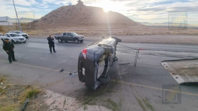 vuelca-familia-en-autopista-aldama-chihuahua-solo-danos.jpeg Vuelca familia en autopista Aldama Chihuahua; sólo daños