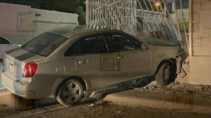 conductora-pierde-el-control-y-se-impacta-contra-una-vivienda-en-villas-del-rey.jpeg Conductora pierde el control y se impacta contra una vivienda en Villas del Rey