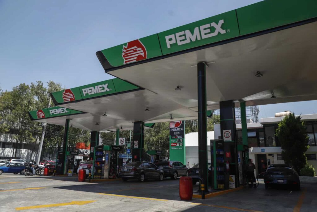 Sheinbaum espera que acuerdo para topar gasolina magna sea permanente