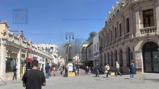 se-quema-tienda-de-ropa-en-el-centro-evacuan-comercios-y-caos-vial.jpeg Se quema tienda de ropa en el Centro; evacuan comercios y caos vial