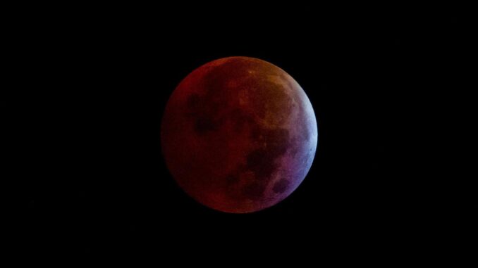 asi-se-vivio-el-eclipse-que-dio-paso-a-la-luna-de-sangre.jpg Así se vivió el eclipse que dio paso a la ‘Luna de Sangre’