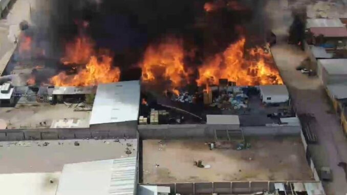 bomberos-apoyados-por-otras-dependencias-continuan-el-combate-al-incendio.jpeg Bomberos apoyados por otras dependencias continúan el combate al incendio