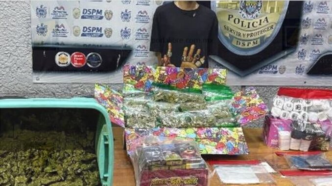 ponen-a-disposicion-de-ministerio-publico-a-joven-por-presunto-narcomenudeo-en-paseos-de-chihuahua.jpeg Ponen a disposición de Ministerio Público a joven por presunto narcomenudeo en Paseos de Chihuahua