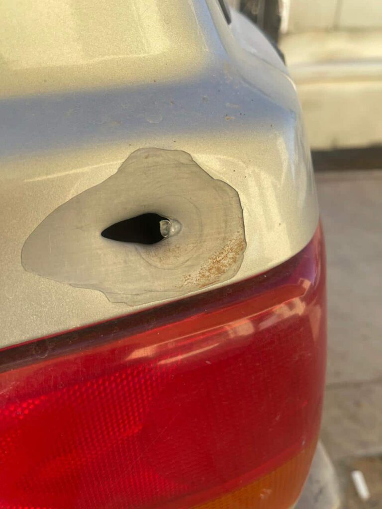 Descartan impactos de bala en reporte por daños a vehículo en la colonia Reforma