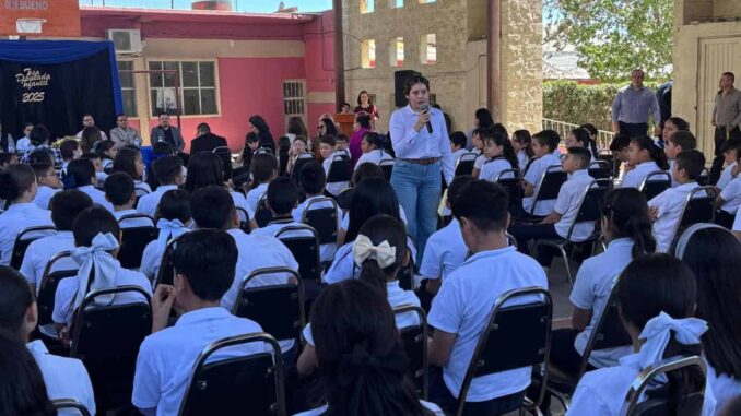 entrega-jael-80-mil-a-escuela-de-su-diputada-infantil.jpeg Entrega Jael $80 mil a escuela de su diputada infantil