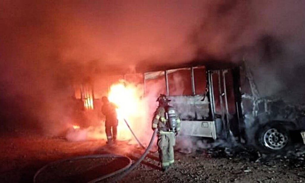 Salvan Policías Municipales a cinco personas atrapadas por incendio en colonia Las Torres