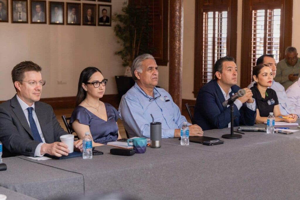 Convoca alcalde a reunión con todo el gabinete municipal
