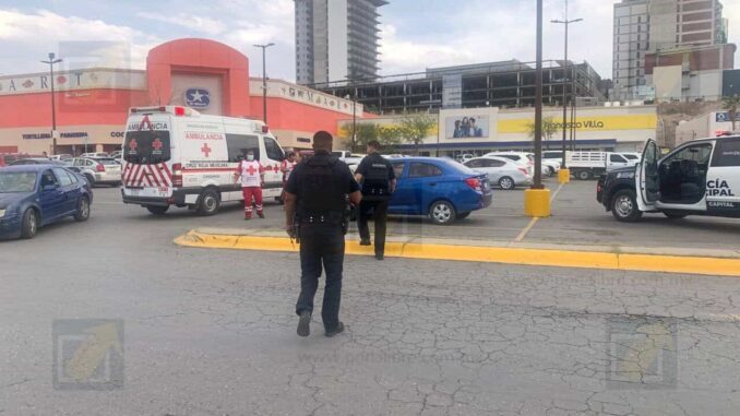 mujer-es-atacada-con-arma-blanca-y-despojada-de-14-mil-pesos-en-plaza-saucito.jpeg Mujer es atacada con arma blanca y despojada de 14 mil pesos en Plaza Saucito