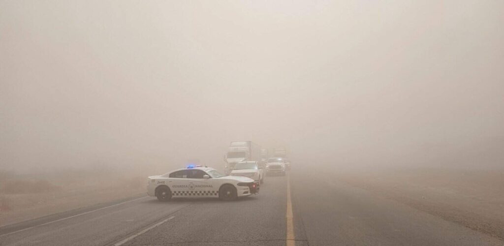 Cierran circulación en tramo carretero Villa Ahumada -Juárez  por tormenta de arena