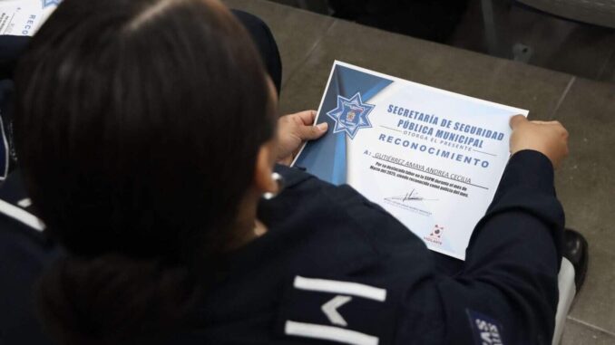 reconocen-a-policias-municipales-por-su-labor-y-anos-de-servicio.jpeg Reconocen a policías municipales por su labor y años de servicio