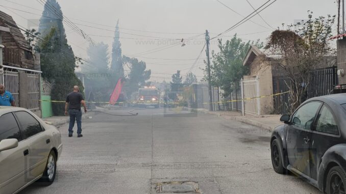 Controlan incendio en patio de vivienda en la colonia Diego Lucero