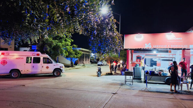 matan-a-dos-policias-en-mazatlan-mientras-cenaban-en-taqueria.jpeg Matan a dos policías en Mazatlán mientras cenaban en taquería