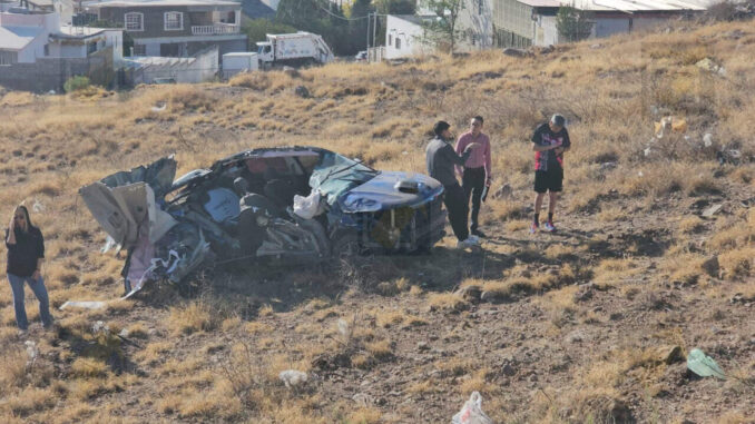 joven-sale-con-rasgunos-tras-volcar-al-menos-10-veces-en-barranco-del-juventud.jpeg Joven sale con rasguños tras volcar al menos 10 veces en barranco del Juventud