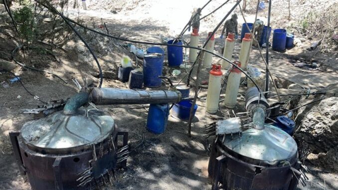 detienen-a-dos-en-bc-con-cocaina-y-fentanilo-inhabilitan-dos-narcolaboratorios-en-sinaloa.jpeg Detienen a dos en BC con cocaína y fentanilo; inhabilitan dos narcolaboratorios en Sinaloa