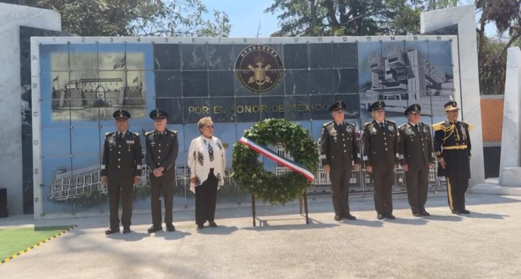 Colocan restos fúnebres del general Hermenegildo Cuenca Díaz en el Panteón de Dolores