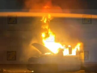 Se incendia camión de mudanzas en el Periférico de la Juventud