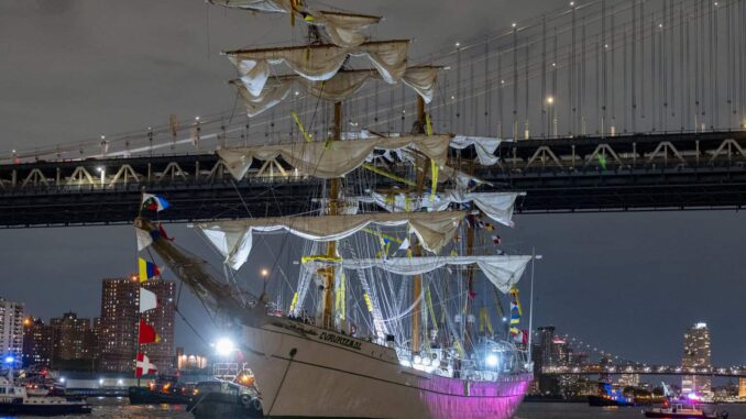 regresan-a-mexico-180-cadetes-del-buque-cuauhtemoc-tras-accidente-de-ny.jpg Regresan a México 180 cadetes del Buque Cuauhtémoc tras accidente de NY