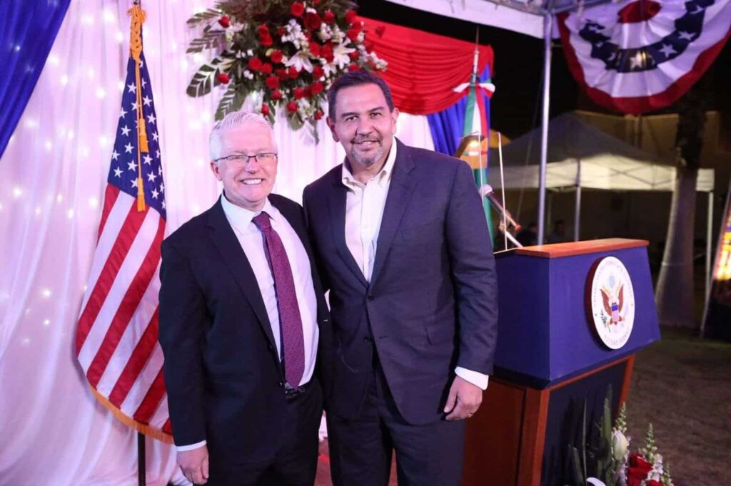 Acude alcalde a celebración del Día de la Independencia en consulado de EU