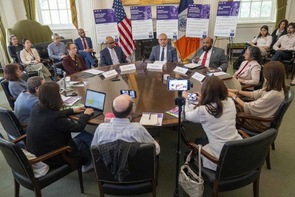 Nueva York lanza una campaña para proteger el derecho de los migrantes a vivienda segura