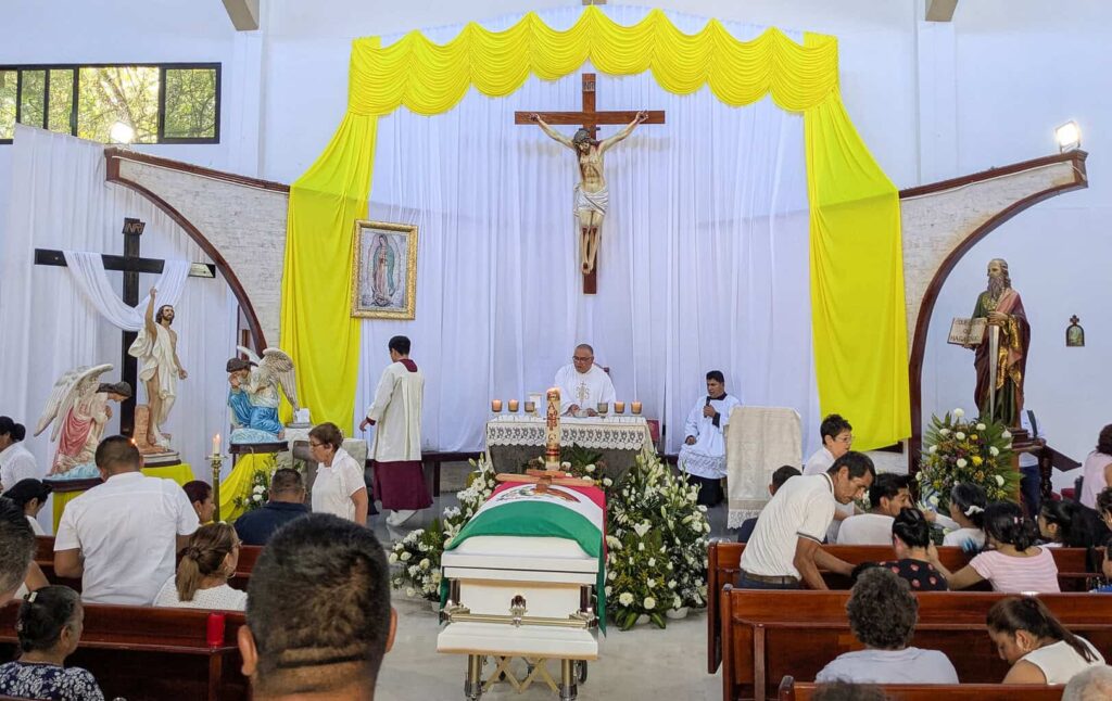 Familiares y amigos despiden a la cadete América Yamilet en Veracruz