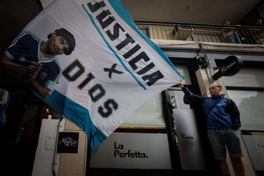 Suspenden juicio de Maradona por acusación de parcialidad de una jueza
