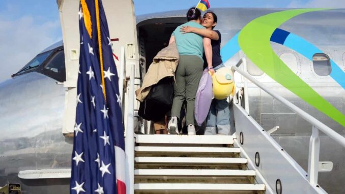 mas-de-60-migrantes-regresan-a-sus-paises-en-el-primer-vuelo-de-autodeportados-de-trump.jpg Más de 60 migrantes regresan a sus países en el primer vuelo de autodeportados de Trump