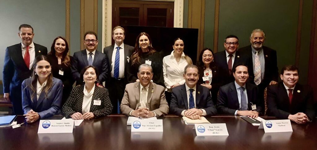 Senadores mexicanos dialogan con Caucus Hispano de EE.UU. sobre impuesto a remesas