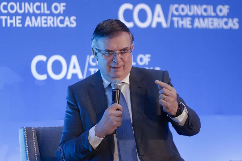 EE.UU. aplicará descuentos arancelarios a México de entre 40 y 50% en autos y autopartes: Ebrard
