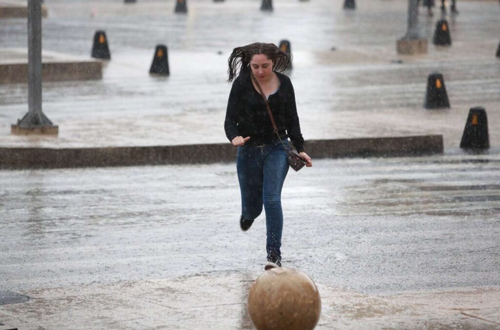 Protección Civil de CDMX emite aviso por temporal de lluvias
