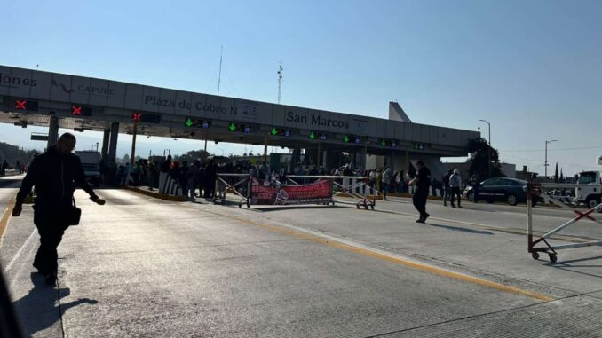 maestros-de-la-cnte-toman-casetas-de-autopistas-que-van-a-ciudad-de-mexico.jpg Maestros de la CNTE toman casetas de autopistas que van a Ciudad de México